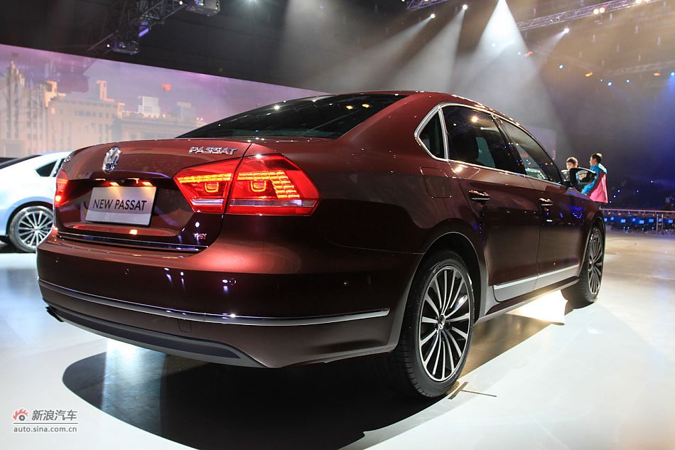 新浪汽车体验试驾全新帕萨特