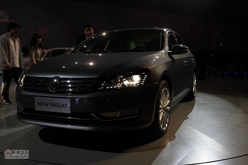 新浪汽车体验试驾全新帕萨特
