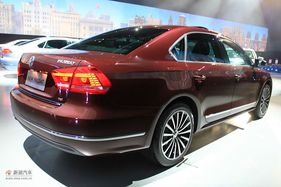 新浪汽车体验试驾全新帕萨特