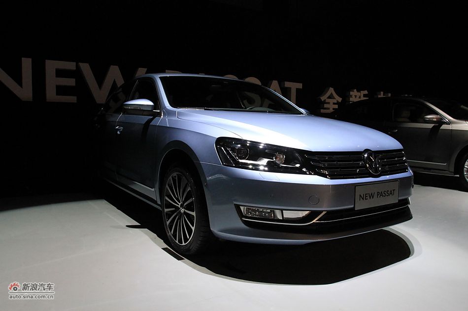新浪汽车体验试驾全新帕萨特