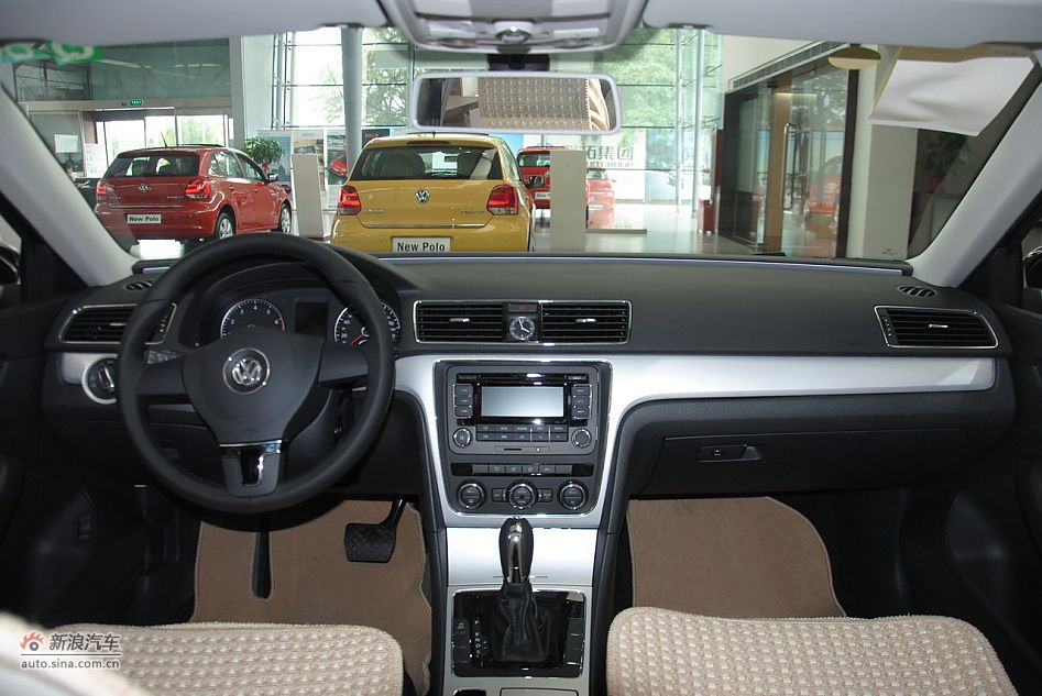 2011款帕萨特1.8TSI自动尊荣版