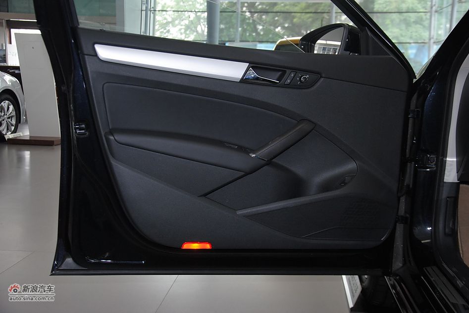 2011款帕萨特1.8TSI自动尊荣版