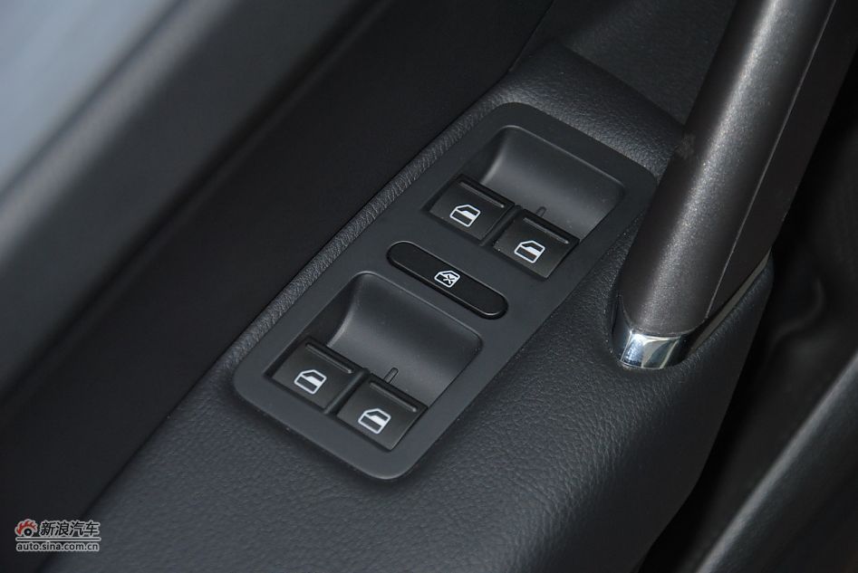 2011款帕萨特1.8TSI自动尊荣版