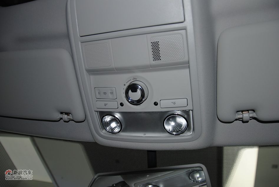 2011款帕萨特1.8TSI自动尊荣版