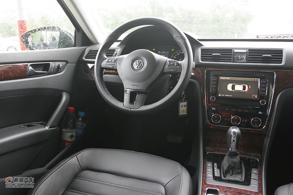 2011款帕萨特2.0T御尊版内饰功能