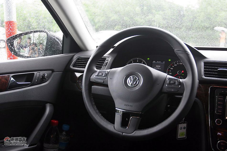2011款帕萨特2.0T御尊版内饰功能