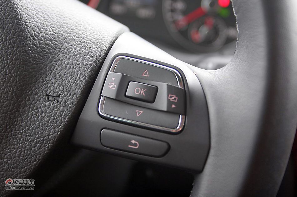 2011款帕萨特2.0T御尊版内饰功能