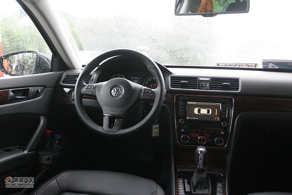 2011款帕萨特2.0T御尊版内饰功能