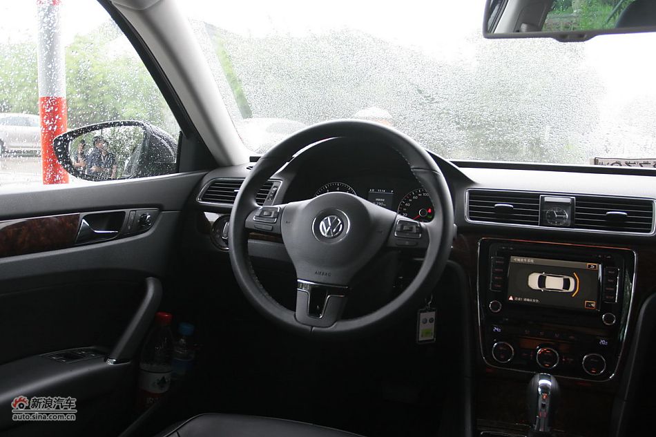 2011款帕萨特2.0T御尊版内饰功能