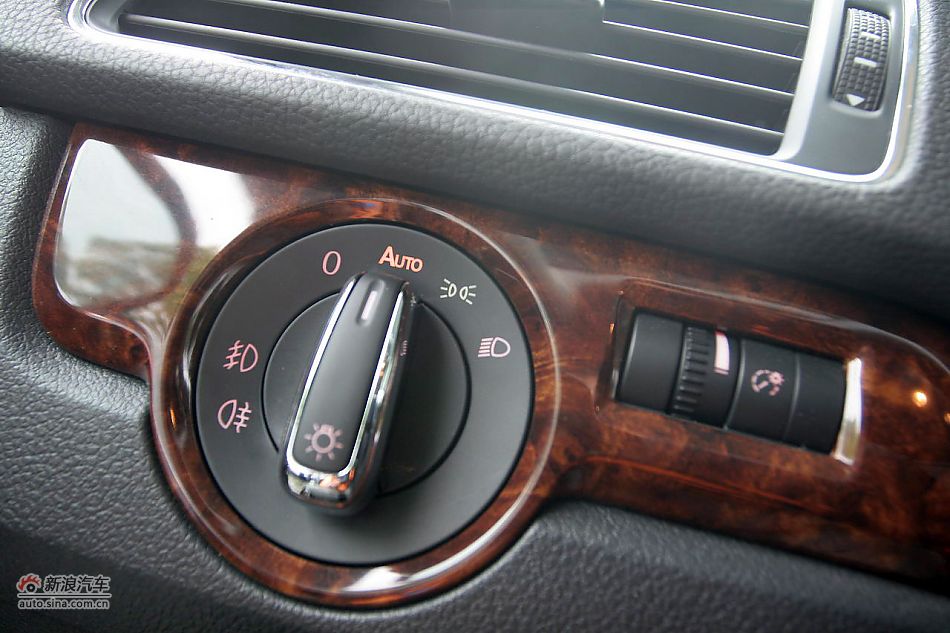 2011款帕萨特2.0T御尊版内饰功能