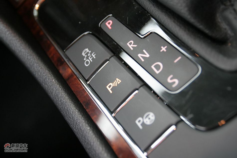 2011款帕萨特2.0T御尊版内饰功能
