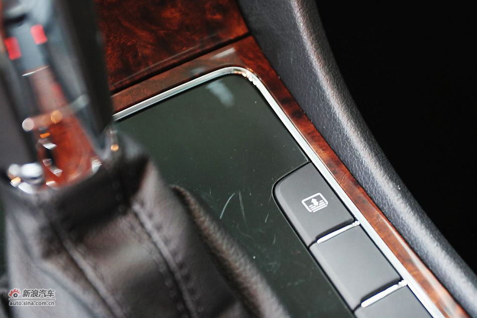 2011款帕萨特2.0T御尊版内饰功能