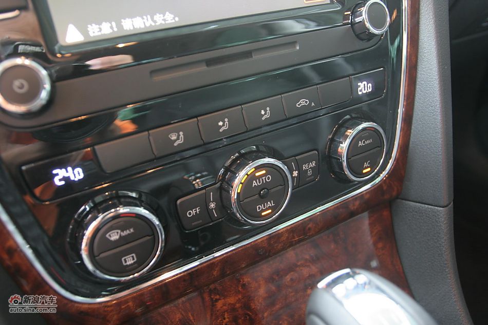 2011款帕萨特2.0T御尊版内饰功能