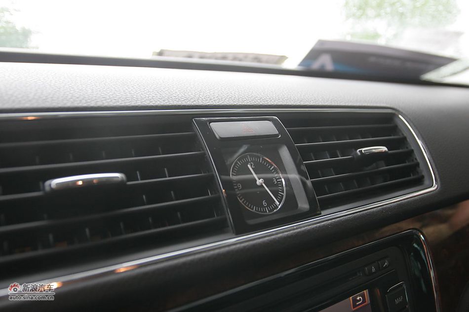 2011款帕萨特2.0T御尊版内饰功能