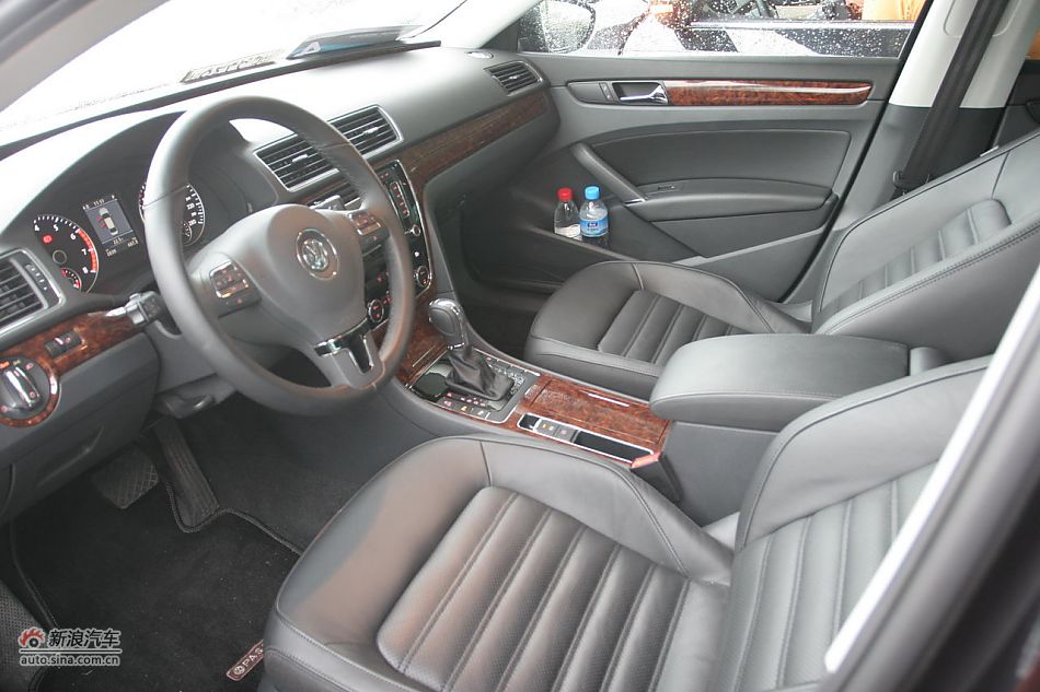 2011款帕萨特2.0T御尊版内饰功能