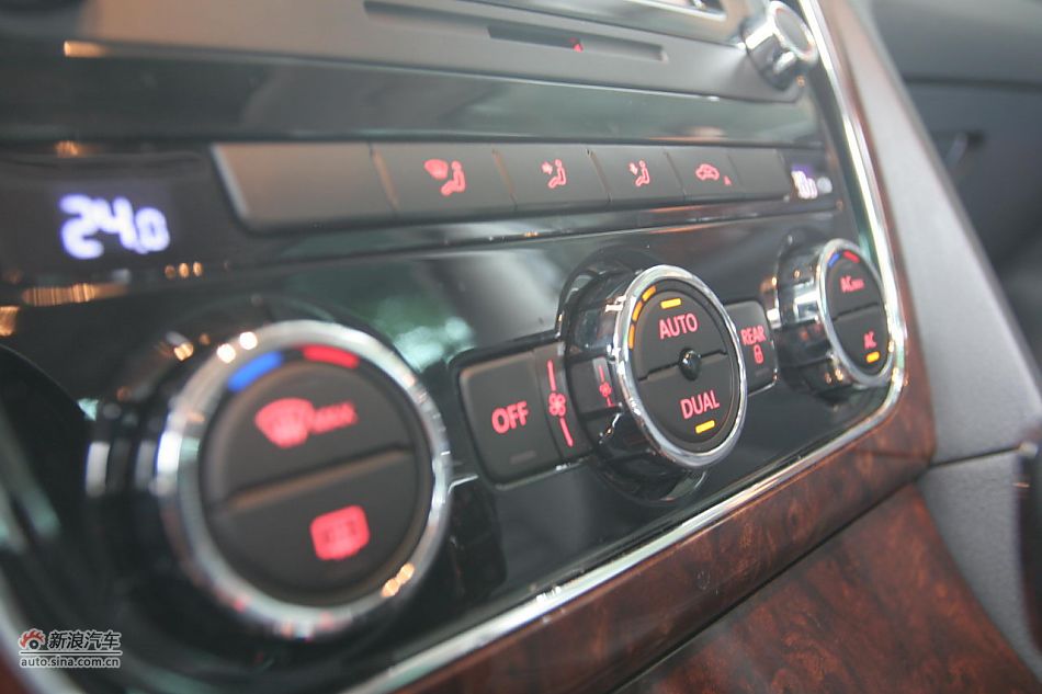 2011款帕萨特2.0T御尊版内饰功能