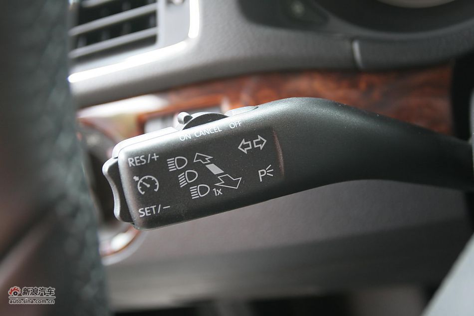 2011款帕萨特2.0T御尊版内饰功能