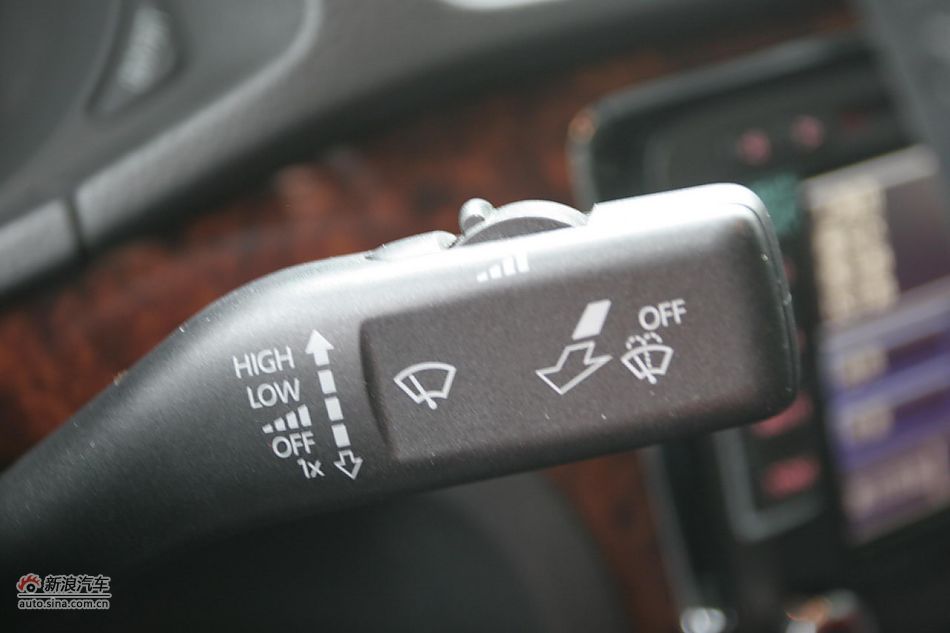 2011款帕萨特2.0T御尊版内饰功能