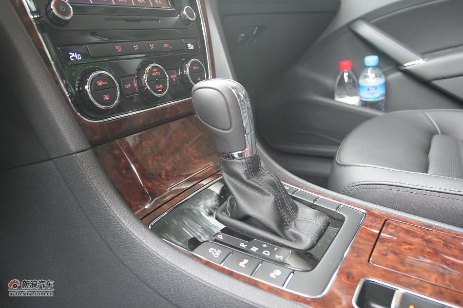 2011款帕萨特2.0T御尊版内饰功能