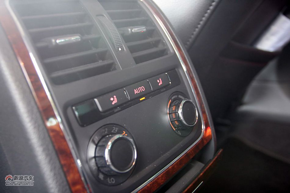 2011款帕萨特2.0T御尊版内饰功能