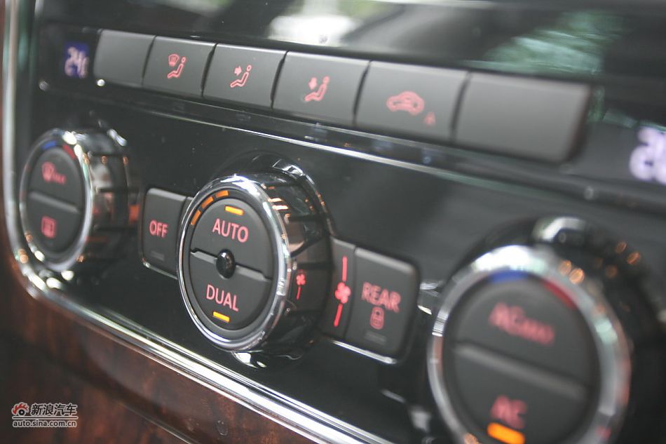 2011款帕萨特2.0T御尊版内饰功能