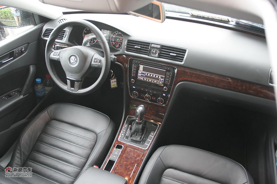 2011款帕萨特2.0T御尊版内饰功能