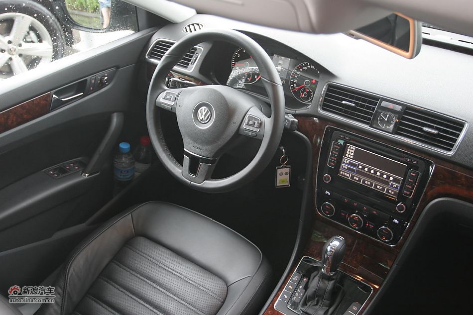 2011款帕萨特2.0T御尊版内饰功能