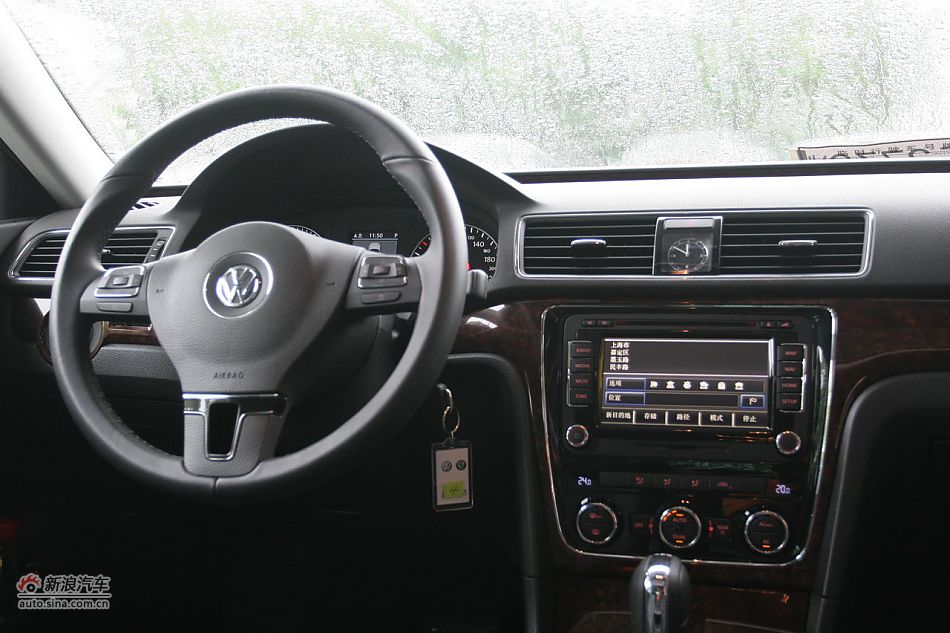 2011款帕萨特2.0T御尊版内饰功能
