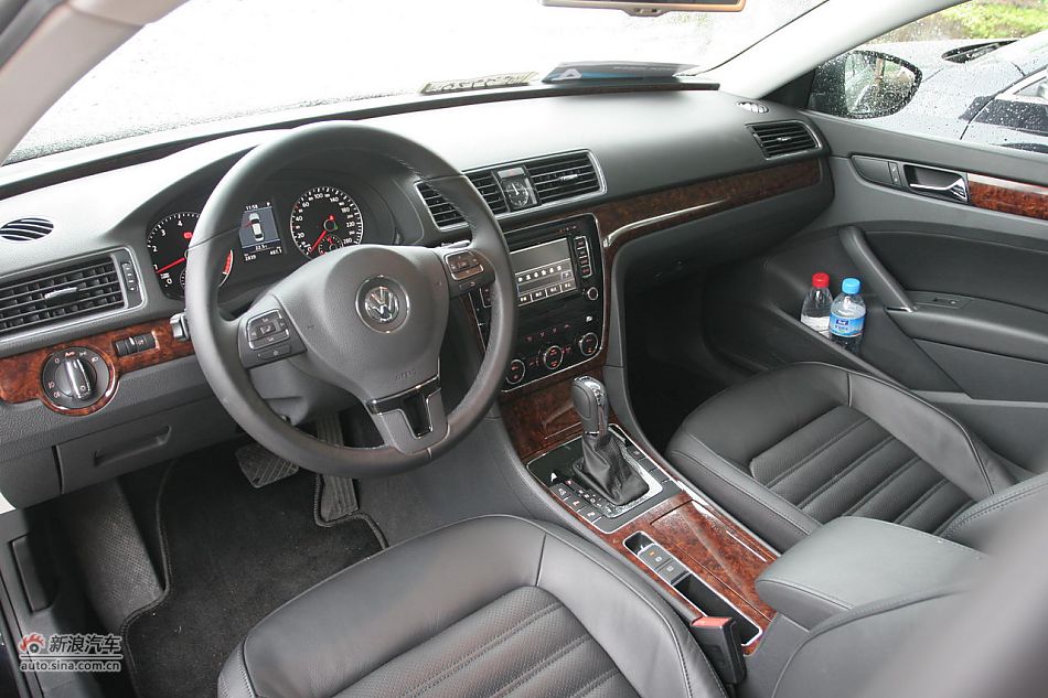2011款帕萨特2.0T御尊版内饰功能