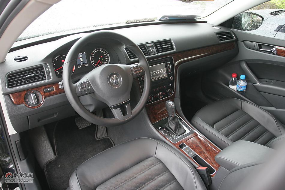 2011款帕萨特2.0T御尊版内饰功能
