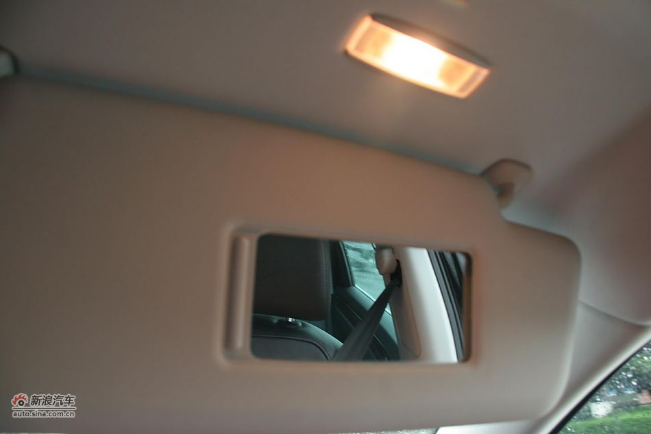 2011款帕萨特2.0T御尊版内饰功能