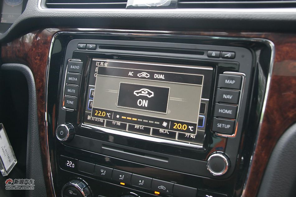 2011款帕萨特2.0T御尊版内饰功能