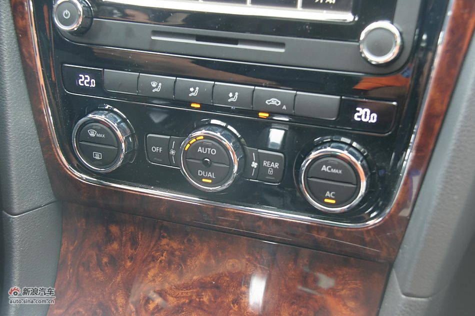 2011款帕萨特2.0T御尊版内饰功能