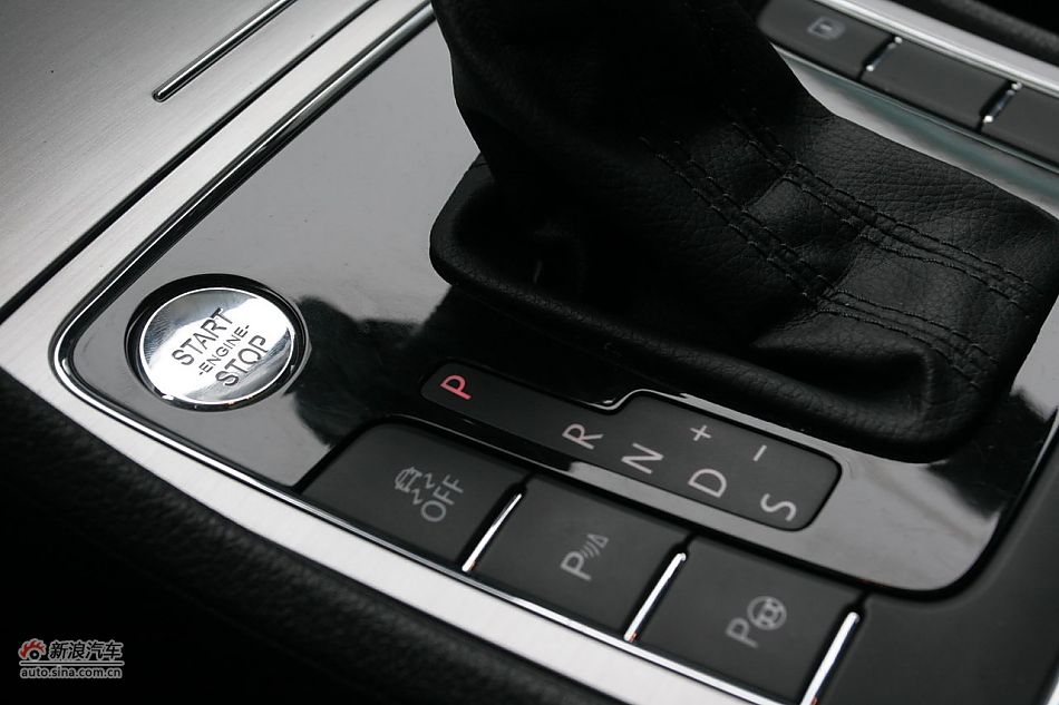 2011款帕萨特2.0T至尊版内饰