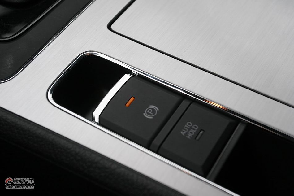 2011款帕萨特2.0T至尊版内饰