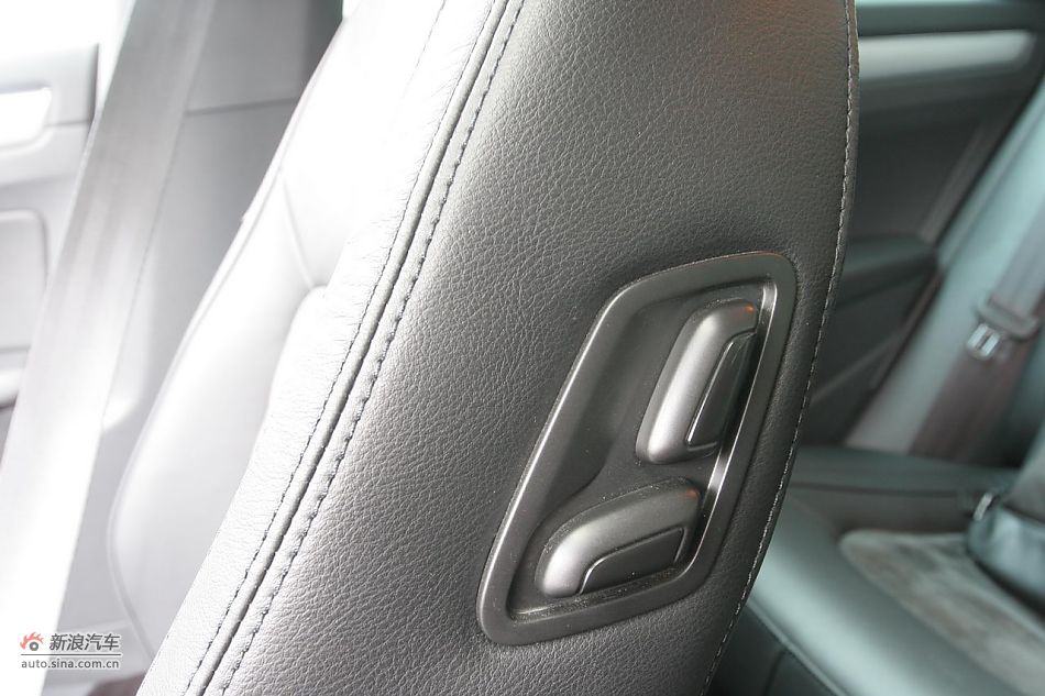 2011款帕萨特2.0T至尊版内饰