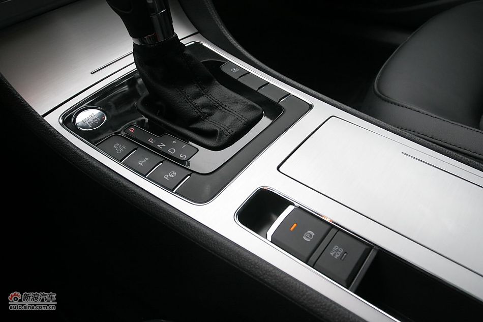 2011款全新帕萨特2.0T至尊版内饰