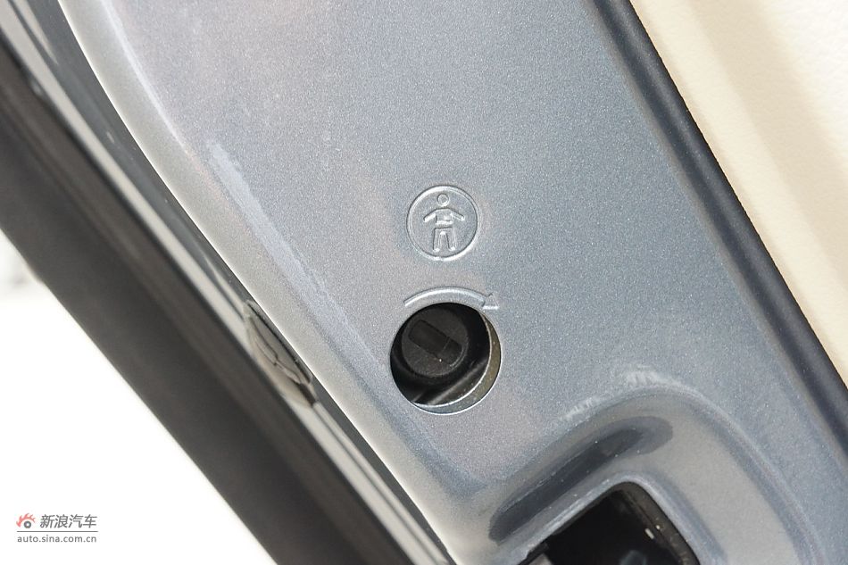 2011款帕萨特内饰