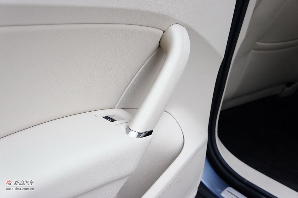 2011款帕萨特内饰