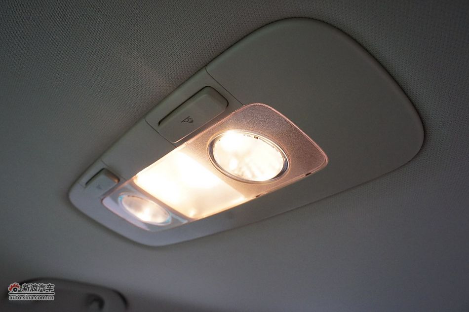 2011款帕萨特内饰