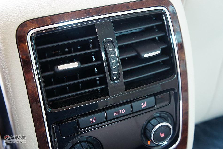 2011款帕萨特内饰