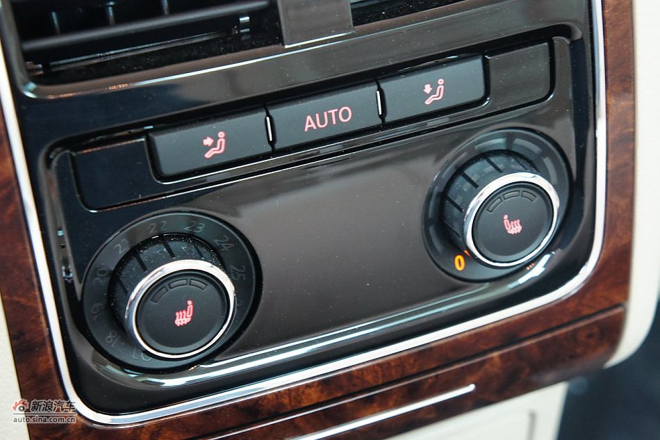 2011款帕萨特内饰