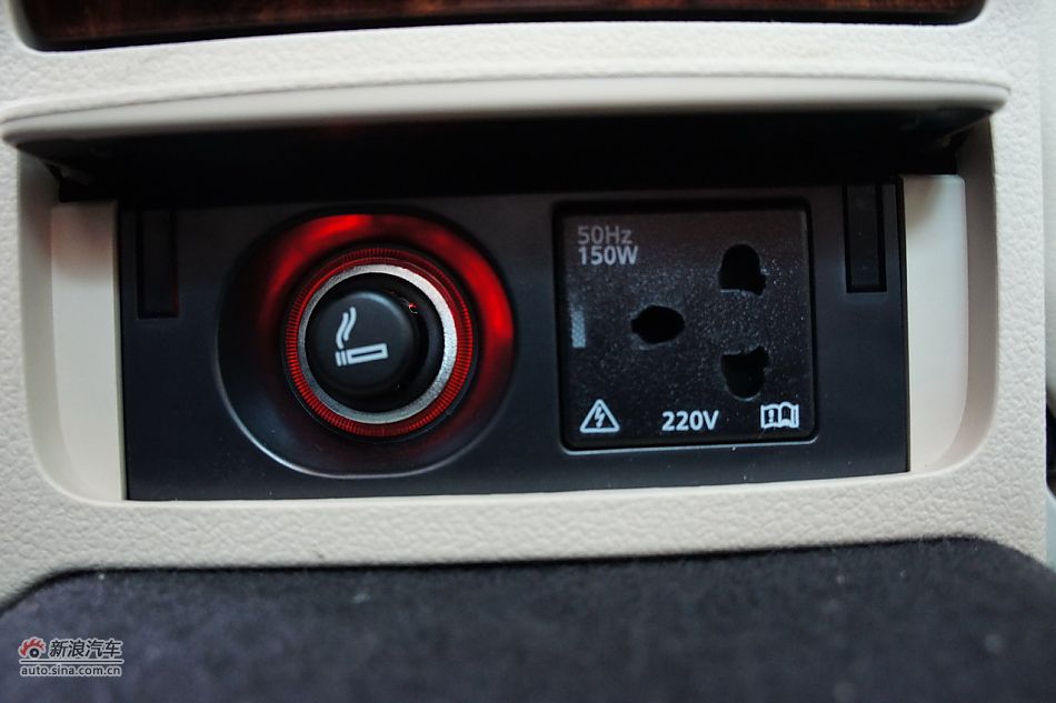 2011款帕萨特内饰