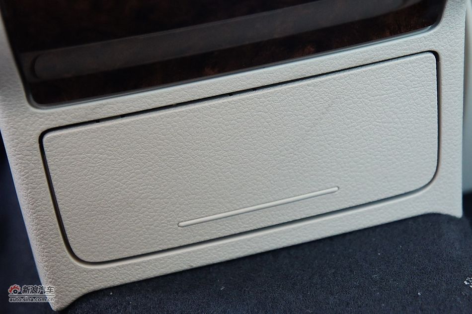 2011款帕萨特内饰