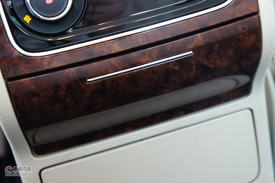 2011款帕萨特内饰