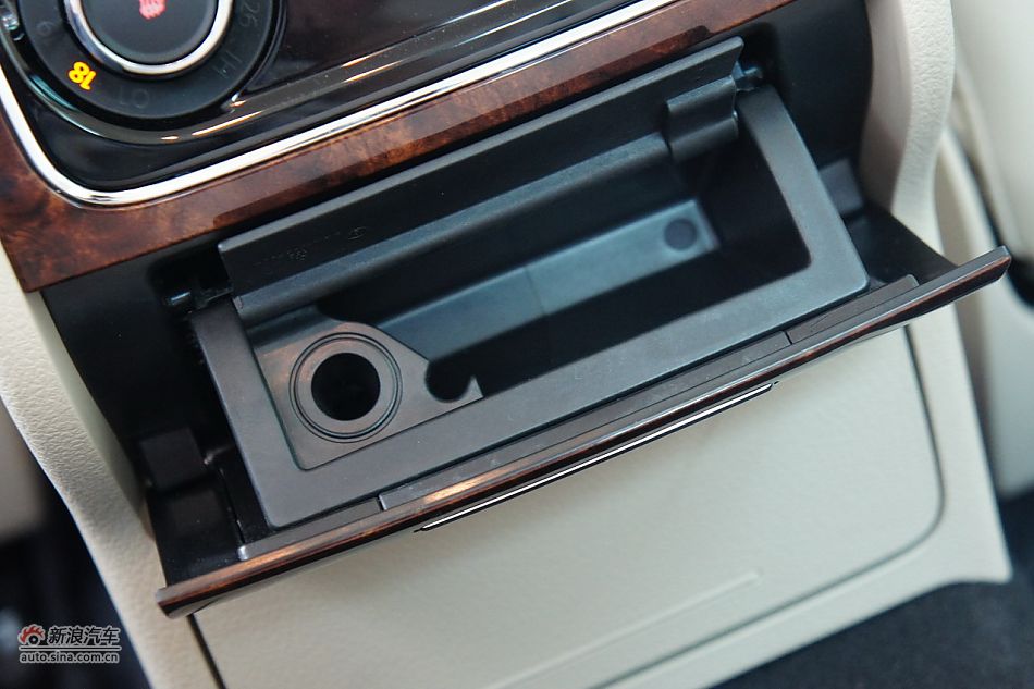 2011款帕萨特内饰