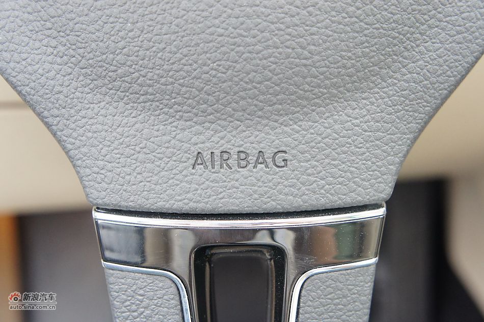 2011款帕萨特内饰