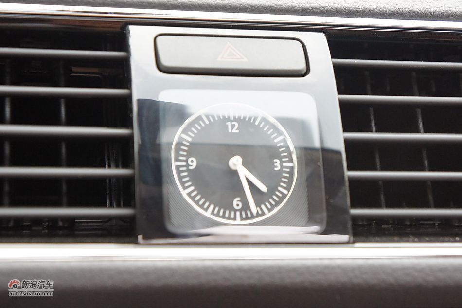 2011款帕萨特内饰