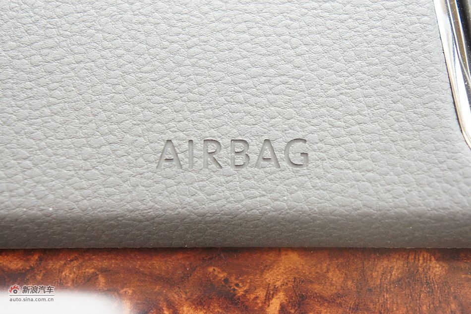 2011款帕萨特内饰