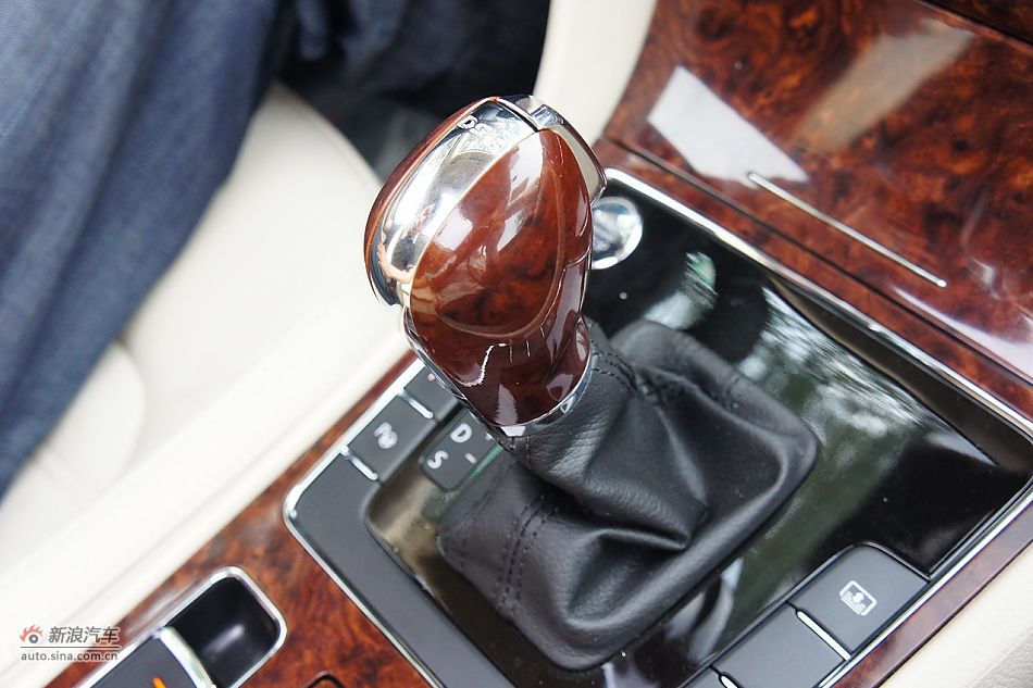 2011款帕萨特内饰